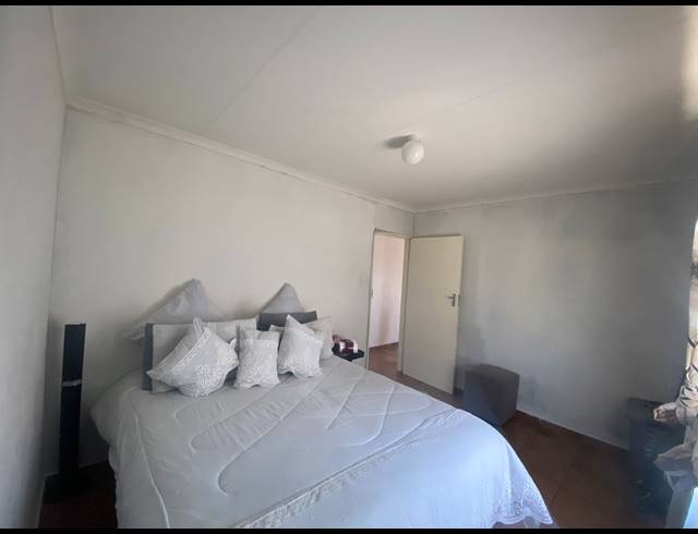 2 BEDROOM HOUSE FOR SALE IN STRETFORD